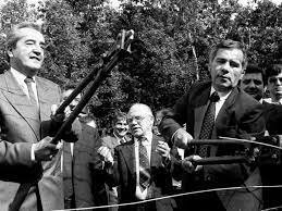 Ungarn öffnet seine Grenzen mit Österreich für DDR Bürger