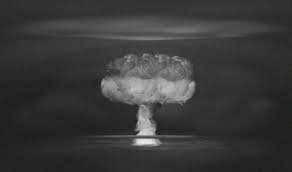 Se lanza la Bomba de Hidrógeno.