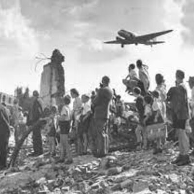 Timeline: Acontecimientos de la Guerra Fría durante el siglo XX.