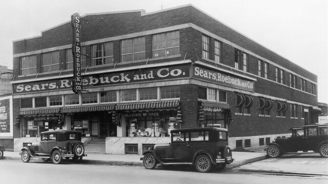 Sears Roebuck Opens Its First Department Store