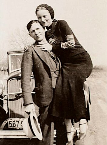 Bonnie and Clyde Die After Shootout with the FBI