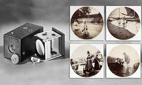 1881:David Houston patenta el rollo para las camaras