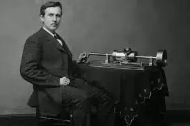 Thomas Edison creó el fonógrafo