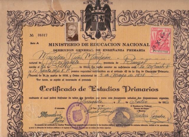 Termina sus estudios primarios