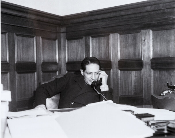 Obtiene título de abogado