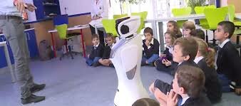 Escudero (1979,9) considera que toda enseñanza es tecnología.