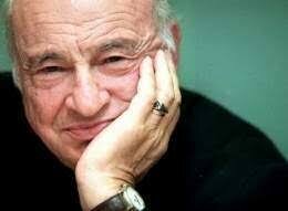 La UNESCO, en 1998 le solicitó a Edgar Morin que expresara sus ideas en la esencia misma de la educación del futuro, en el contexto de su visión del "Pensamiento Complejo” (Morín, 1996).