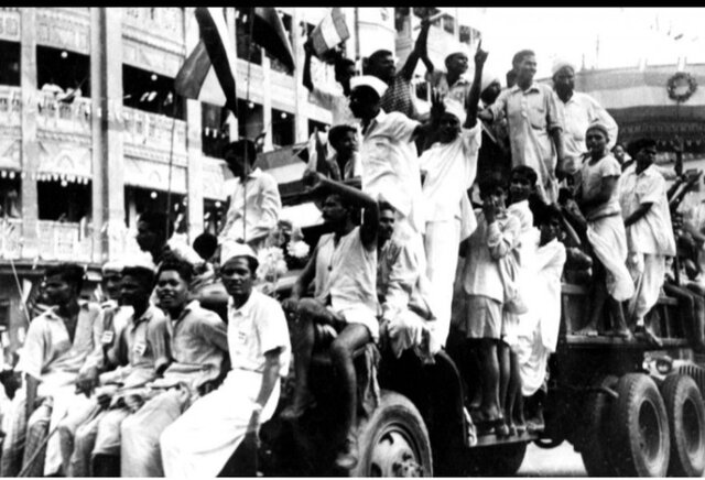 En 1947 la India logró su independencia del imperio británico mediante  la resitencia no violenta contra el colonialismo, impulsada por Mahatma Gandhi