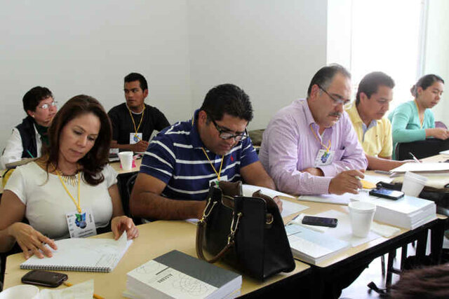 CURSOS DE ACTUALIZACIÓN A LOS DOCENTES.