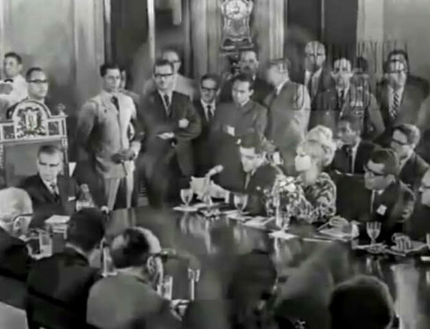 Encuentro del Presidente de la Republica Dr. Joaquin Balaguer  con la prensa nacional e internacional