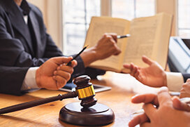 Obtuvo su doctorado en jurisprudencia