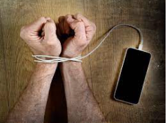 ADICCIÓN A LAS REDES SOCIALES