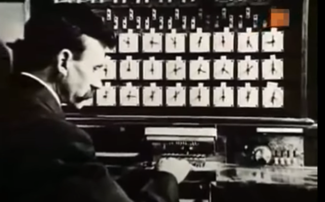 Herman Hollerith desarrolló un tabulador electromagnético de tarjetas perforadas