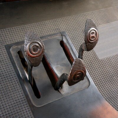 1929 – Frenos en cuatro ruedas