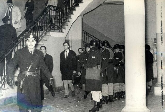 La noche de los bastones largos