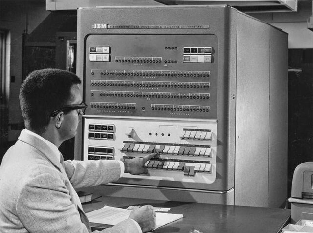 Ordenador IBM 704