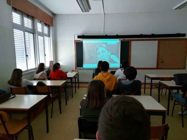 Sessão online com a escritora Ana Cristina Silva, uma nova forma de estarmos presentes em eventos escolares, muito obrigado a autora da obra "As longas noites de Caxias"