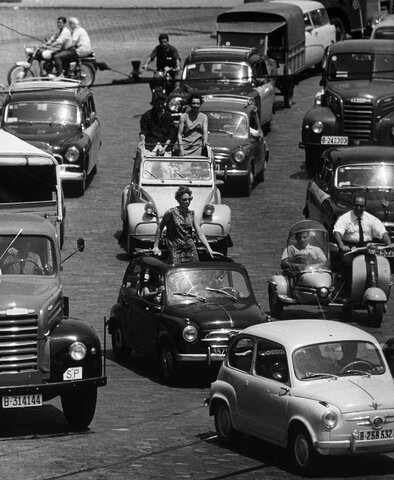 Anys 60, els vehicles envaeixen els carrers