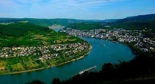 Se firmo el tratado de la reglamentación de la pesca del salmón en rio rin