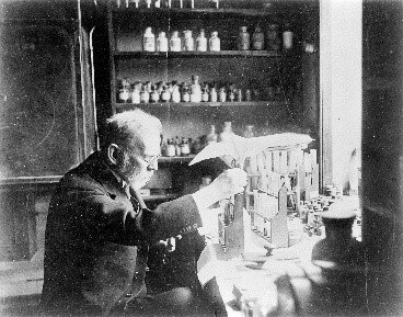 P. Ehrilich  trova un composto contro la spirocheta della sifilide