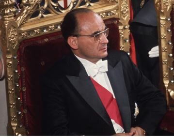 "Apertura democrática"