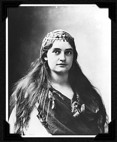 Edison remarries at the age of 39.