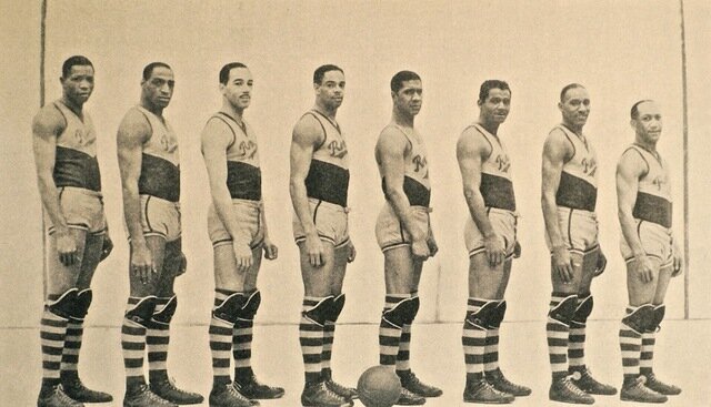 PRIMER EQUIPO DE RAZA NEGRA