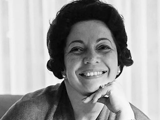 PRIMERA SENADORA MUJER