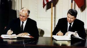 FIRMA DEL TRATADO DE WASHINGTON