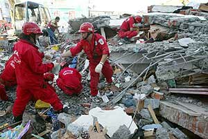 Terremoto rompe ocho cables