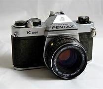 La Pentax k1000 es una cámara réflex SLR de soporte fotosensible de película de formato 35mm.