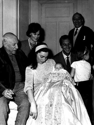 Marries Jacqueline Roque