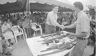 1. Segunda mitad de los años ochenta (1986-1990): Algunos acercamientos y proceso de paz con el M-19 (1989-1990)