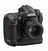 La Nikon D1 es una cámara réflex digital de un solo objetivo (DSLR) fabricada por Nikon Corporation presentada el 15 de junio de 1999. [1] Contaba con un sensor de imagende 2,7megapíxelesy disparo continuo de 4,5 fotogramas por segundo.
