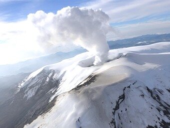 Primera erupción del nevado del ruiz