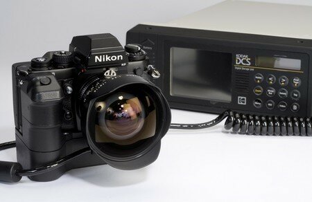 La primera camara digital "Kodak DCS 100"