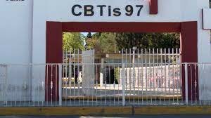 2002 Termine la preparatoria en el CBTis 97