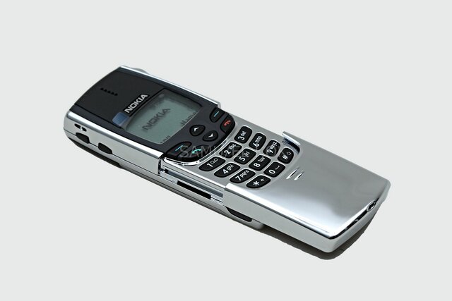 Nokia 8810