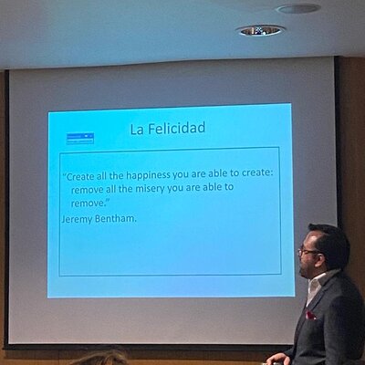 Timeline: vida de Carlos...