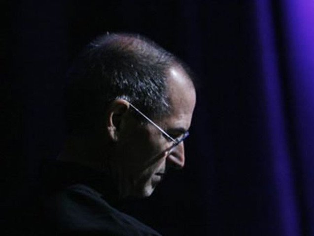 Jobs sier opp jobben sin i Apple.