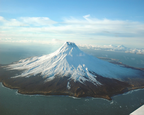 Alaskas volcano erupts