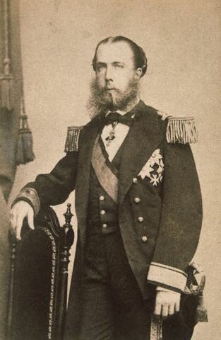 Maximiliano viaja al interior del país