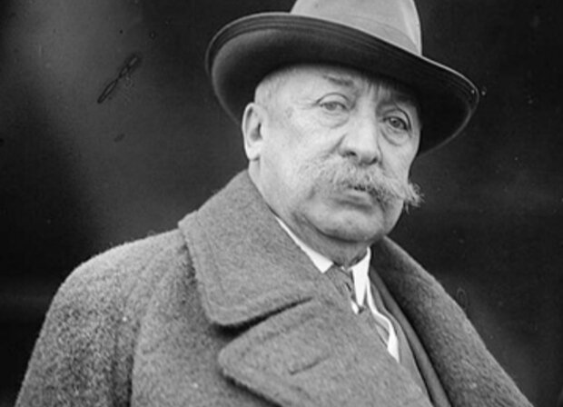 Reyes sufrió un atentado en Bogotá y los asaltantes fueron fusilados en el lugar del delito