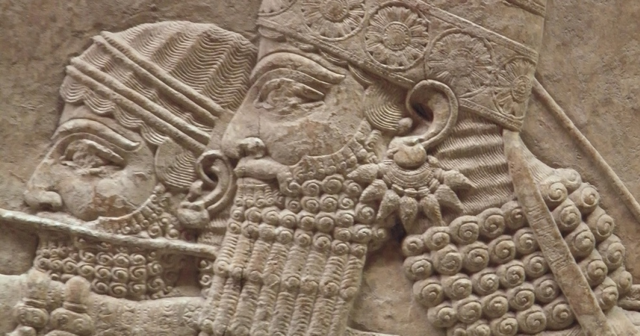 Los Asirios y Egipcios