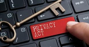 Estado Unidos se establece una ley de carácter general titulada Privacy Act