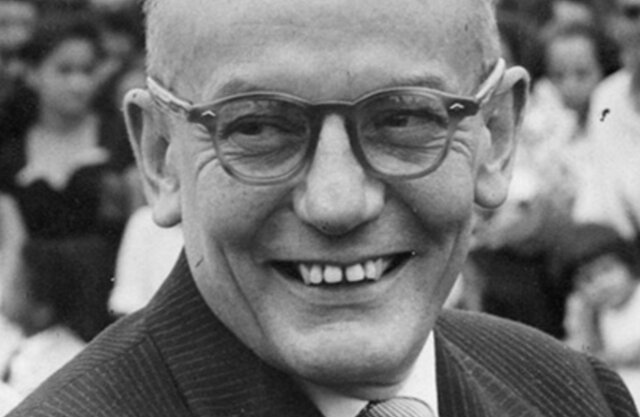 Alberto Lleras Camargo es elegido presidente de la Republica y primero del frente nacional