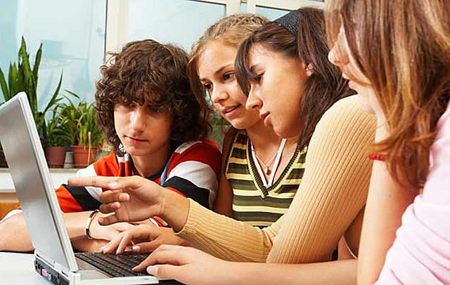 Jóvenes de entre 13, 7 y 24 Años