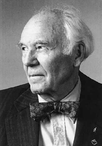 Walter C. McCrone examined the Shroud of Turin using polarized light microscopy.