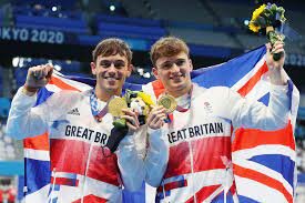 SALTOS sincronizados 10 mts.