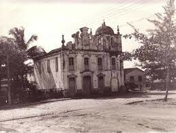 Em 1760, com a expulsão dos jesuítas do Brasil, a igreja de Guaraparí ficou abandonada, e o prédio entrou em decadência, servindo de cemitério.